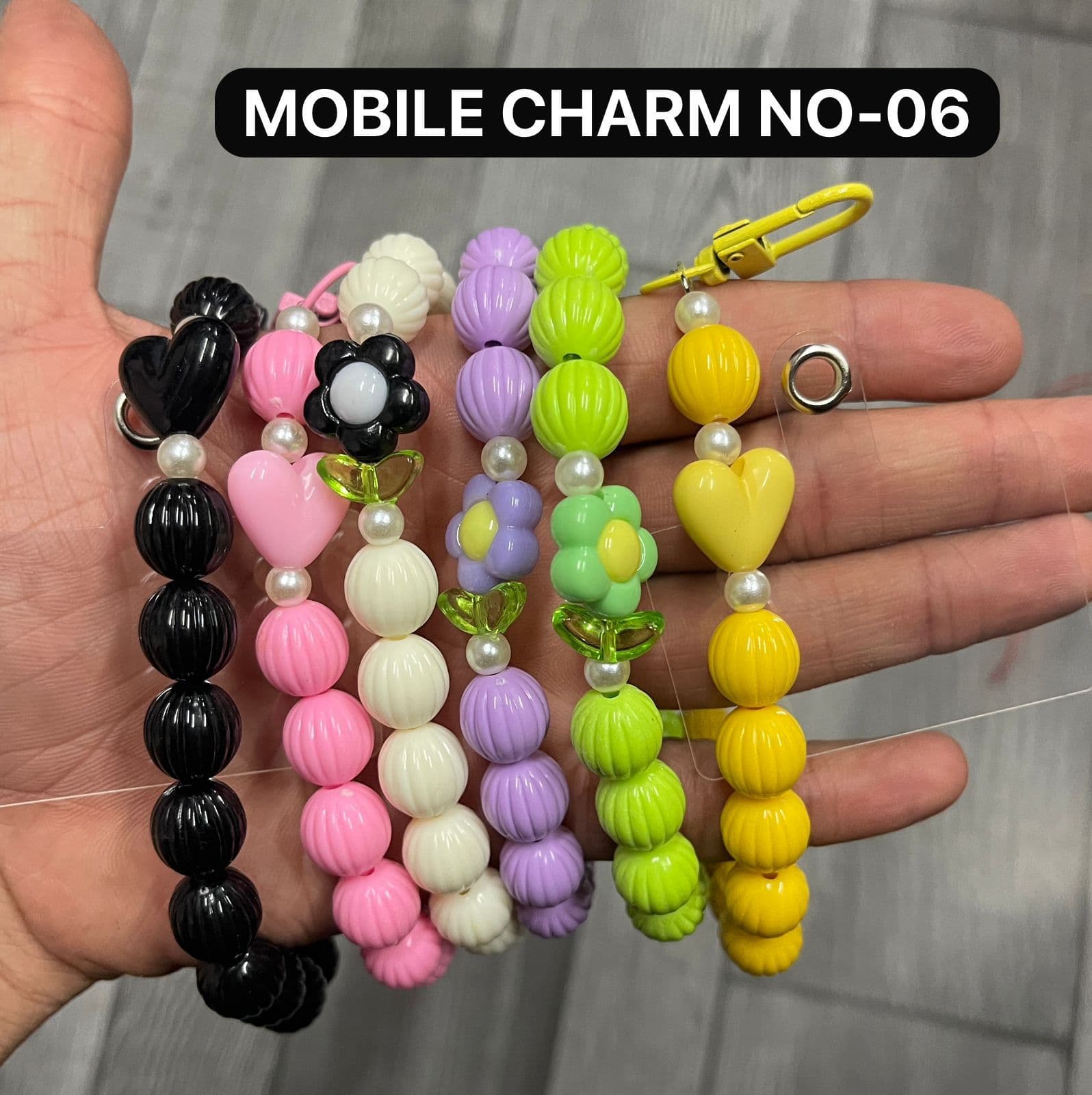 06 Chunky Beaded Phone Wristlet Strap – Colorful Candy Heart & Flower Mobile Charm – Y2K Kidcore Hand Lanyard with Pearl Accents